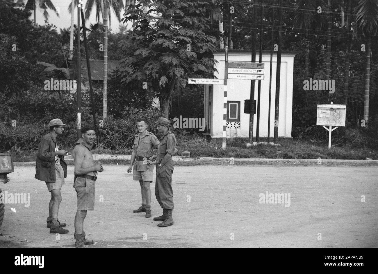 Loeboek Pakem en Baoengan Description: Occupation of Siantar. Dutch soldiers on the street. Behind them a signpost Date: 29 July 1948 Location: Indonesia, Dutch East Indies, Sumatra Stock Photo