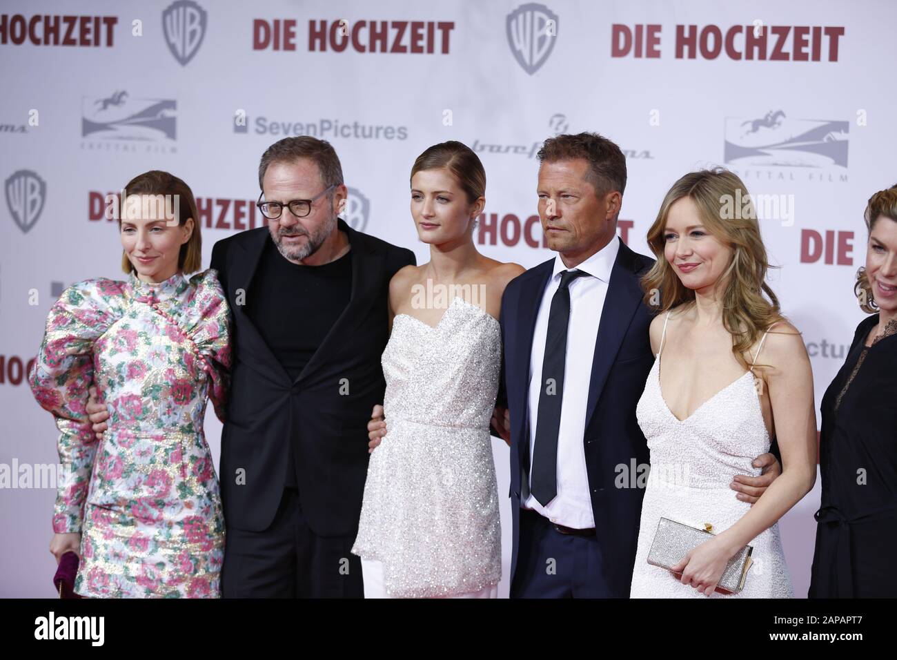 Berlin, Germany. 21st Jan, 2020. Berlin:The photo shows actors Katharina Schüttler, Samuel Finzi, Lilli Schweiger, Til Schweiger, Stefanie Stappenbeck on the red carpet in front of the Zoo Palace. (Photo by Simone Kuhlmey/Pacific Press) Credit: Pacific Press Agency/Alamy Live News Stock Photo