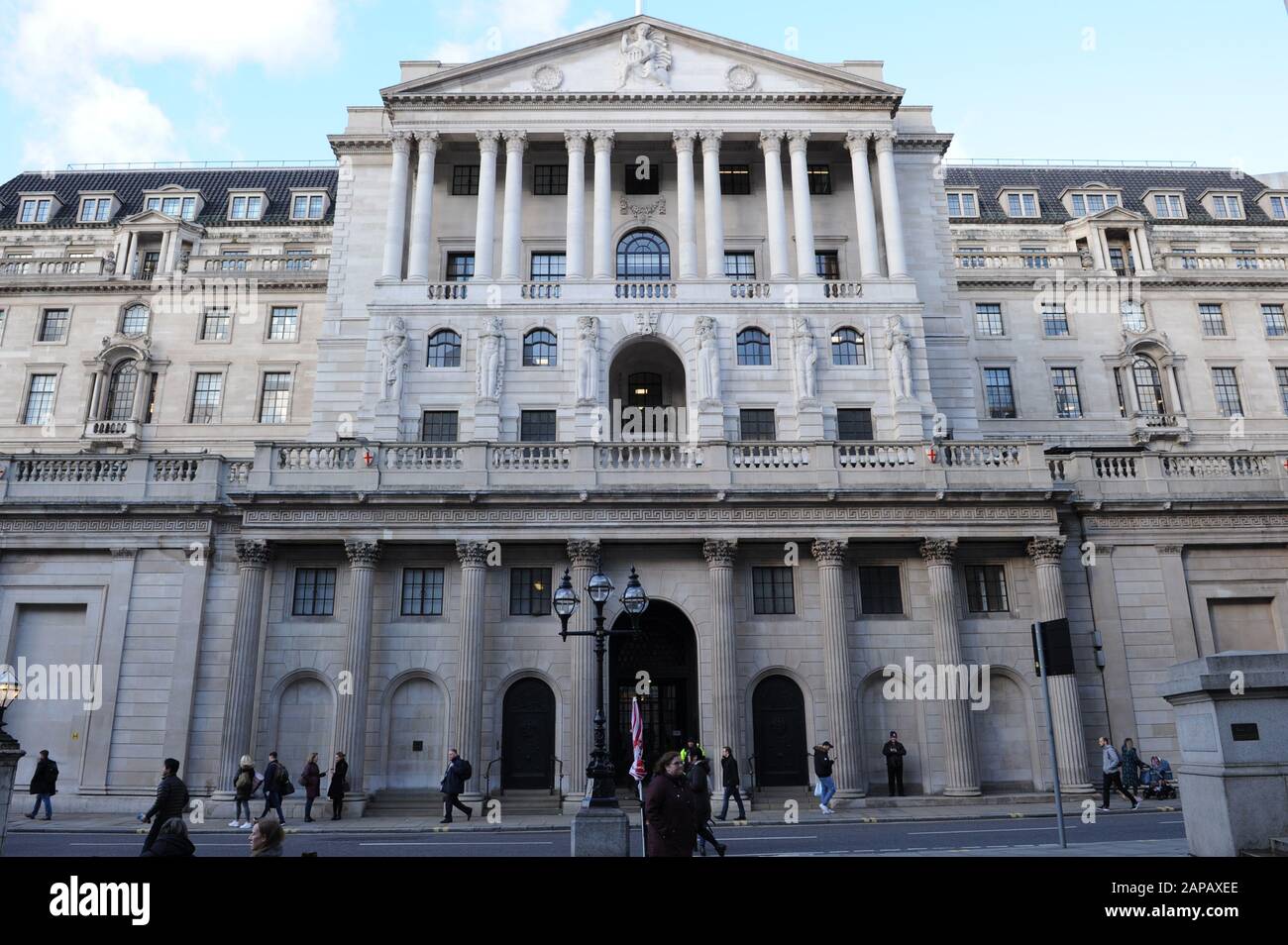 The Bank of England building on Threadneedle Street in London, England  Stock Photo - Alamy