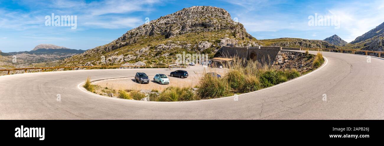 Mirador Coll dels Reis, a winding mountain road leading to the village of  Sa Calobra. Mallorca, Spain Stock Photo - Alamy