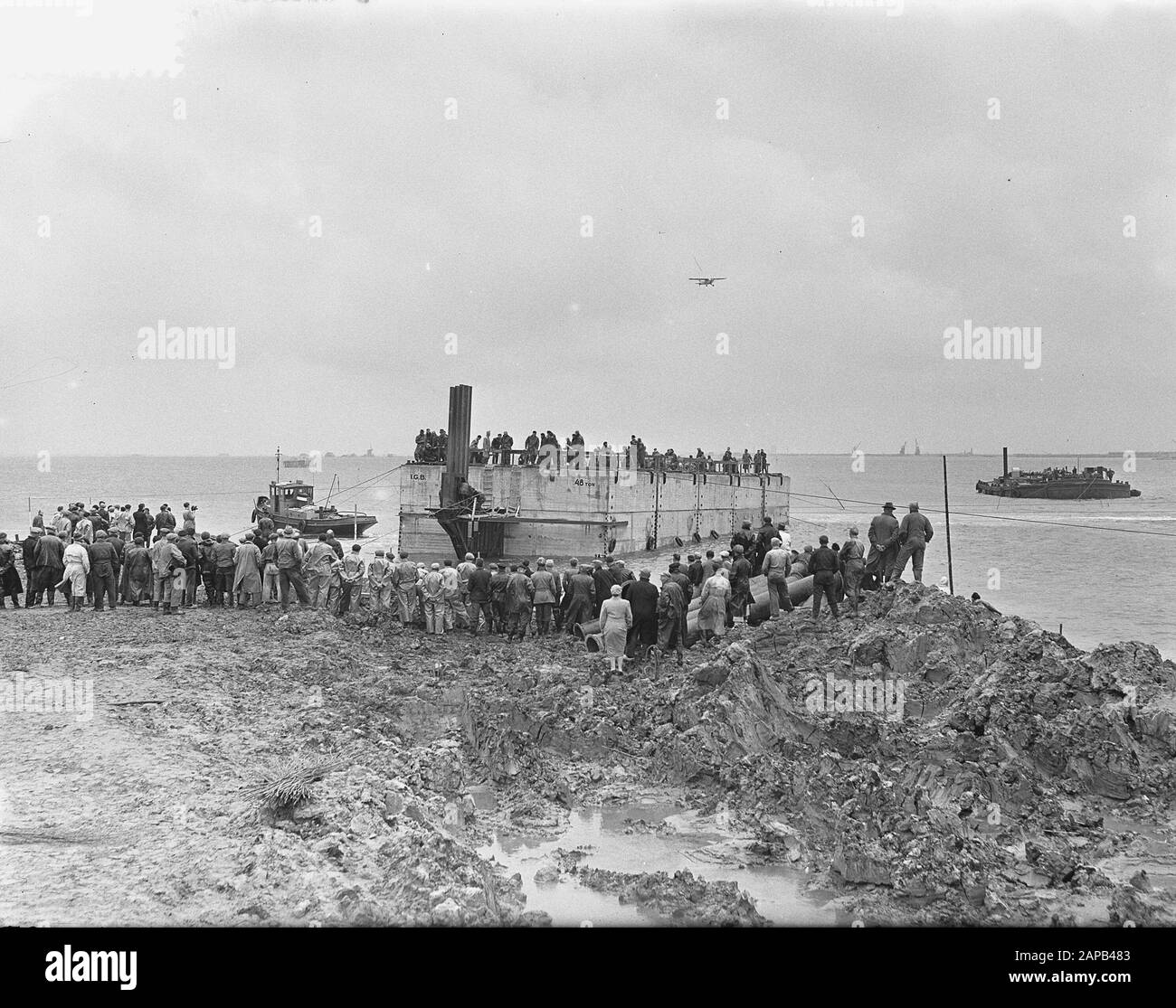 Sealing Clog trench at Schelphoek Date: August 21, 1953 Location ...