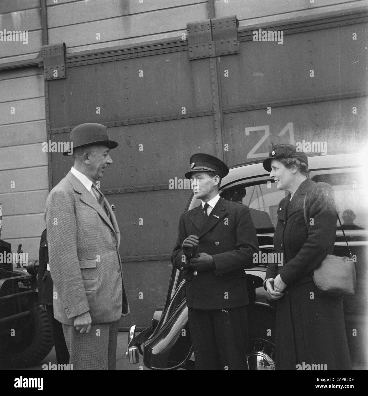 Diplomacy: English ambassador Description: Arrival of the English envoy Sir Neville Bland at the Lloydskade in Rotterdam. Sir Neville Bland and wife met their old driver L.P. Luit, who had the Ambassador's car in hiding and stayed in the Netherlands Date: May 25, 1945 Location: Rotterdam, Zuid-Holland Keywords: cars, drivers, diplomats, diplomats, Second World War Personal name: Bland, Neville, Luit, L.P. Stock Photo
