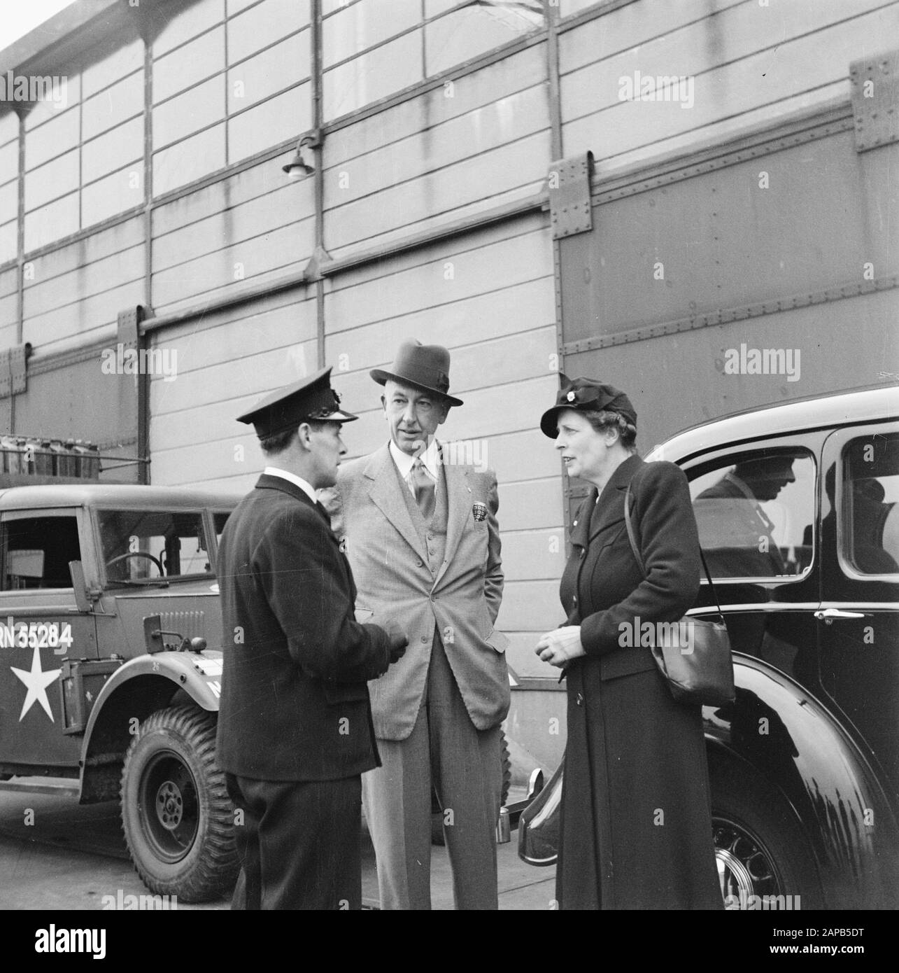Diplomacy: English ambassador Description: Arrival of the English envoy Sir Neville Bland at the Lloydskade in Rotterdam. Sir Neville Bland and wife meet their old driver L.P. Luit, who had the Ambassador's car in hiding and stayed in the Netherlands Date: 25 May 1945 Location: Rotterdam, Zuid-Holland Keywords: cars, diplomats Personal name: Bland, Neville, Luit L P Stock Photo