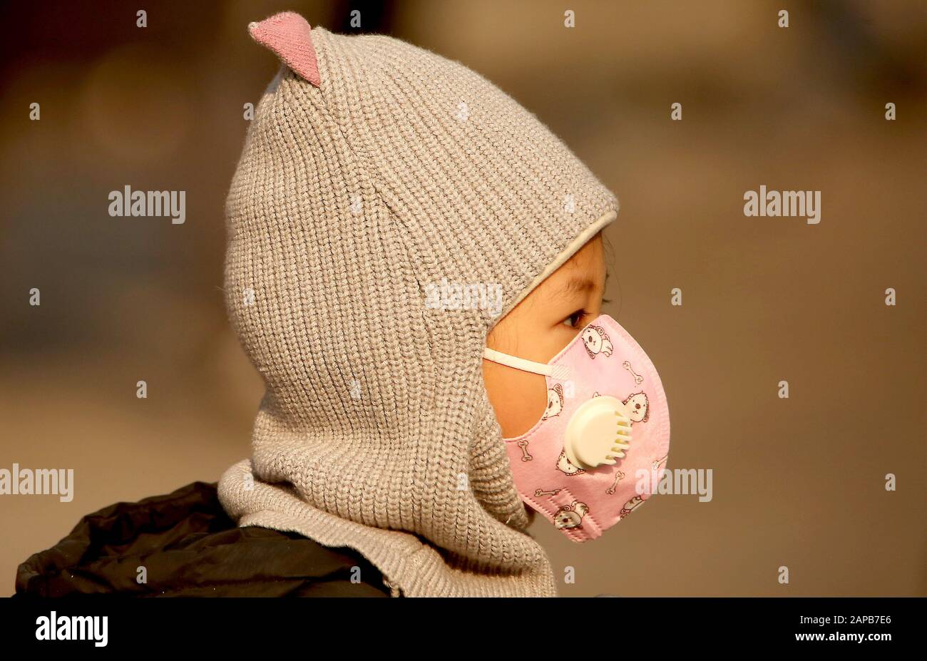 Beijing, China. 22nd Jan, 2020. Chinese wear protective respiratory masks in Beijing on Wednesday, January 22, 2020. Health authorities in China reported the country's sixth death from a new type of coronavirus, as the country braces for the Lunar New Year travel boom amid concerns over a possible outbreak similar to that of the SARS virus in the early 2000s. Photo by Stephen Shaver/UPI Credit: UPI/Alamy Live News Stock Photo