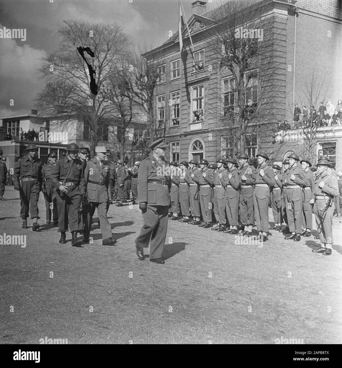Decorating Dutch soldiers with French distinction Date: April 6, 1946 ...