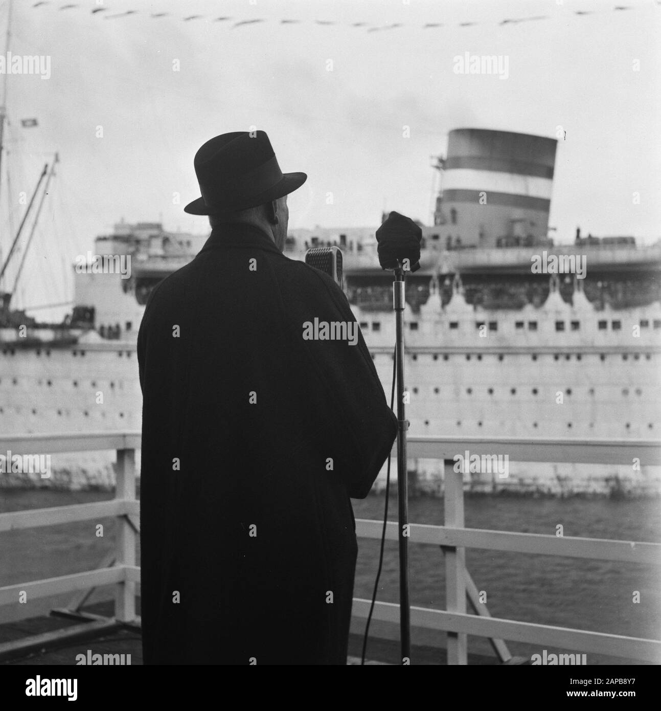 Arrival boat 1940s hi-res stock photography and images - Alamy