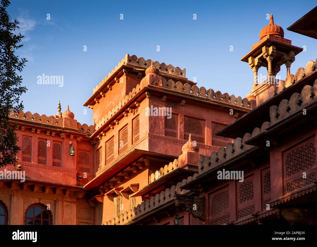 India, Rajasthan, Shekhawati, Bikaner, Gajner, Gajner Palace Heritage Hotel, former hunting lodge of Maharaja of Jaipur, traditional architecture, str Stock Photo