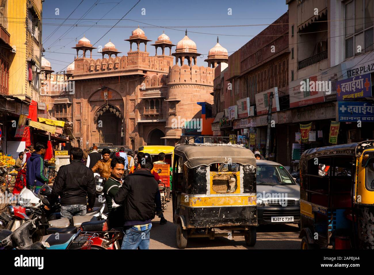 India, Rajasthan, Shekhawati, Bikaner, traffic at Kothe Gate in Old City walls Stock Photo