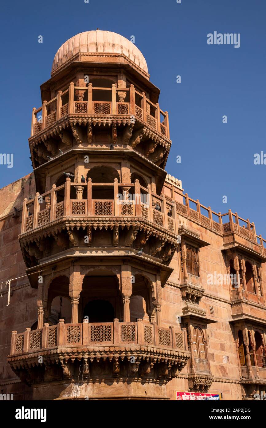 India, Rajasthan, Shekhawati, Bikaner, city centre, Chukhunti Mohalla, Mohata Bhawan, tower at corner of historic building housing Ratan Bihari Mandir Stock Photo