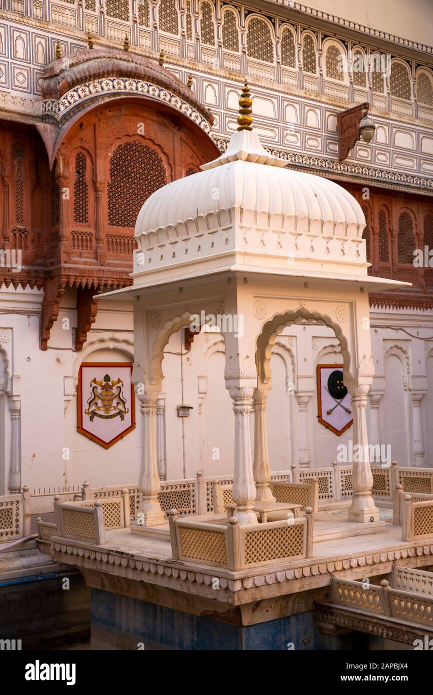India, Rajasthan, Shekhawati, Bikaner, city centre, Junagarh Fort, small chhatri memorial in courtyard Stock Photo