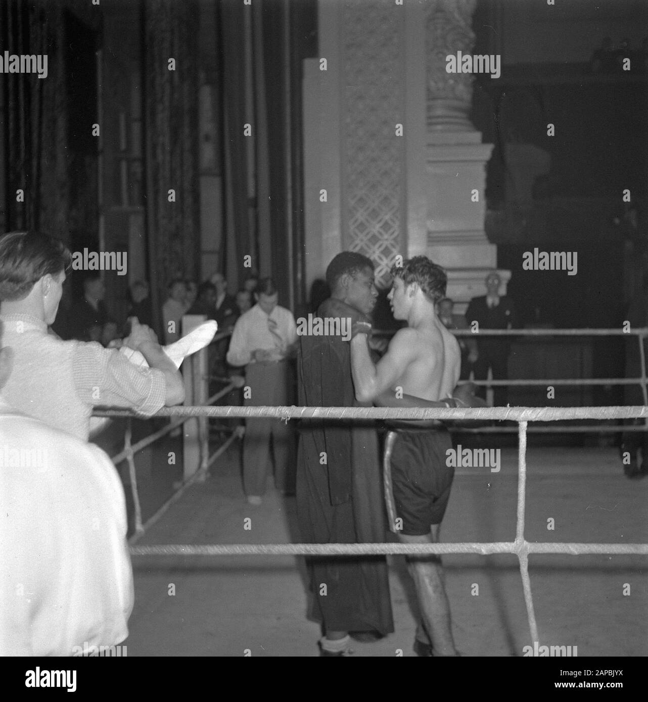 Boxing match Netherlands - American Army team in Carré Date: December 17, 1945 Location: Amsterdam Keywords: boxing Stock Photo