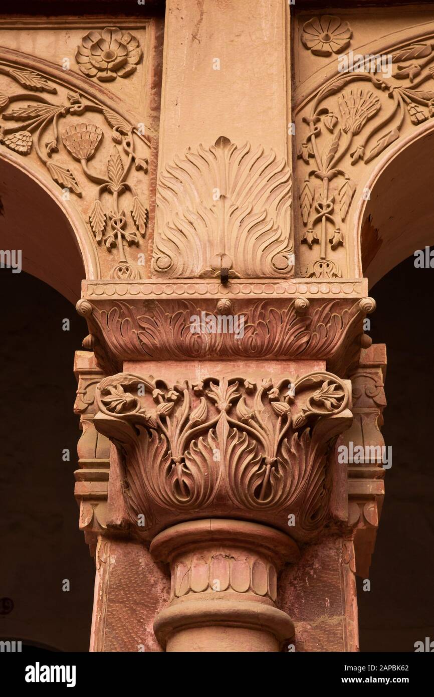 India, Rajasthan, Shekhawati, Bikaner, city centre, Junagarh Fort, carved sandstone pillar detail Stock Photo