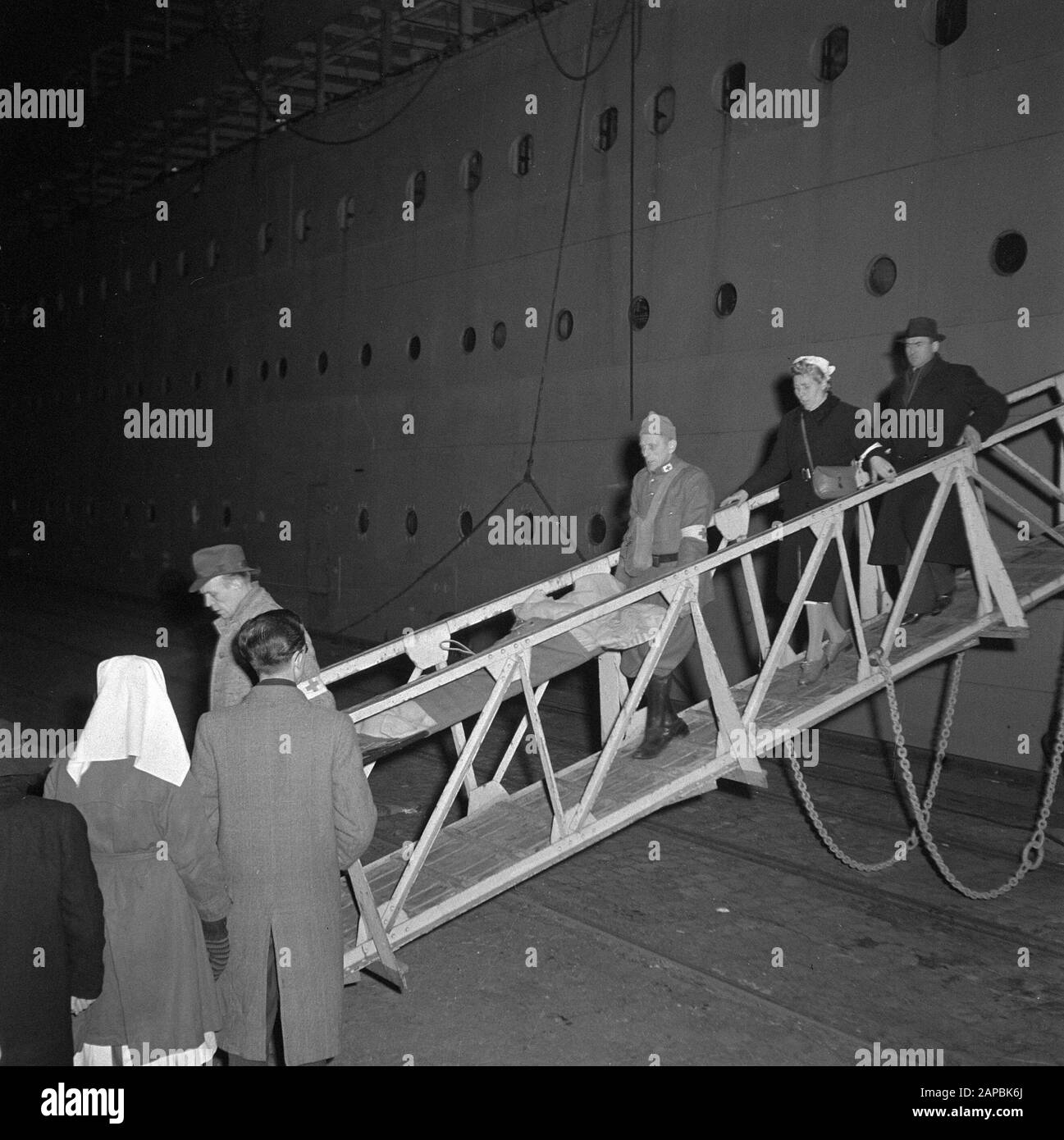 The SS Almanzora with 1900 repatriates from Indie on board in the port of Amsterdam Date: January 3, 1946 Location: Amsterdam Keywords: ports, passengers, passenger ships, repatriation, ships Personal name: almazore s s Stock Photo