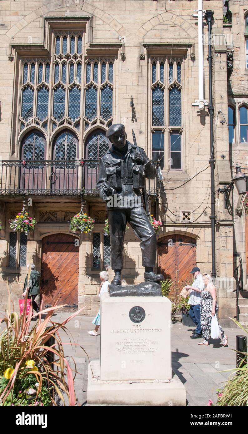 Around the UK - Durham - statue of a  Durham Light Infantryman Stock Photo