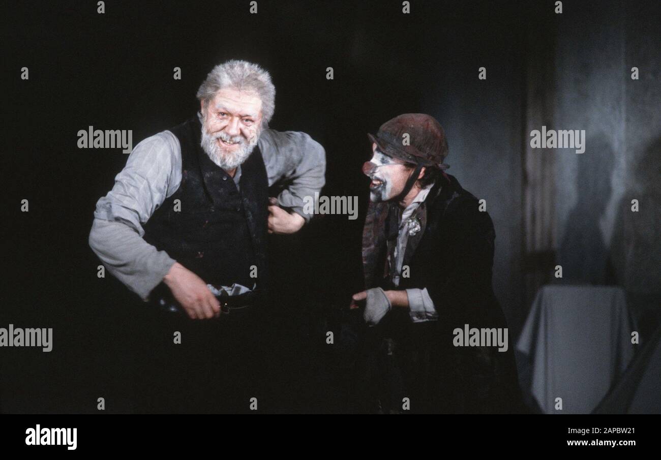 Michael Gambon as Lear with Antony Sher as Lear's Fool in KING LEAR by Shakespeare directed by Adrian Noble at the Barbican Theatre, London EC2 in 1983. A Royal Shakespeare Company (RSC) production. Michael John Gambon, born in Cabra, Dublin in 1940, moved to London at the age of 6 and became a British citizen. Knighted in 1998. Multi-award-winner, including 3 Oliviers and 4 BAFTAs. Stock Photo
