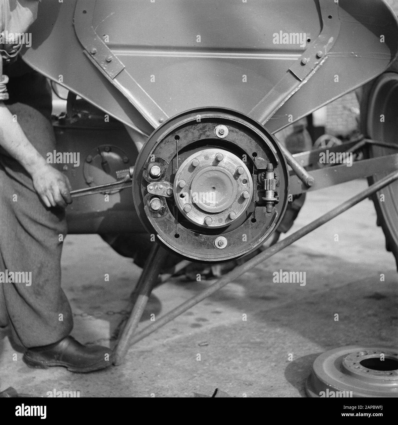 6.1x6.5 Modification of the clutch and brake of the pedals of the