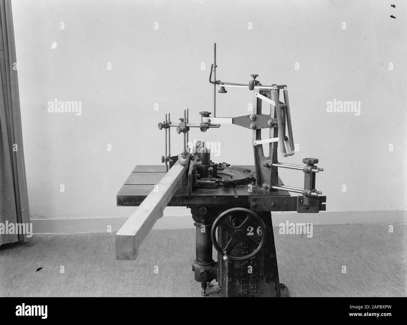 8,5x11,5 Reetouch. photo for cliche no. C 2149, used for instr sheet IX, no. 45 fig.2a, security milling machine Date: undated Keywords: protections, milling machines Stock Photo