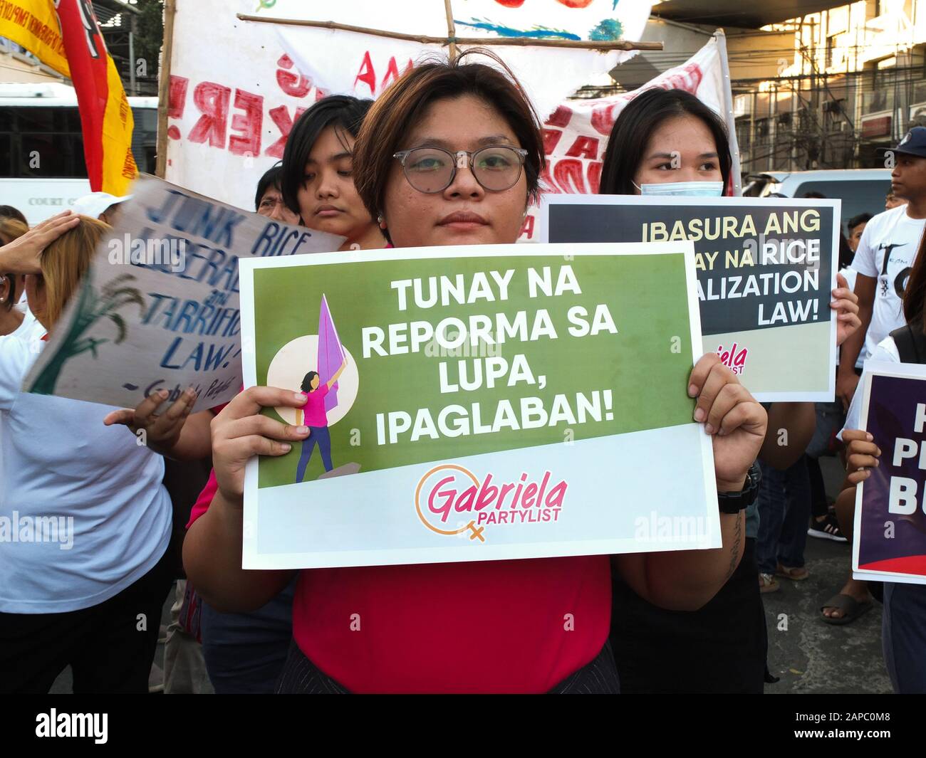 Manila, Philippines. 22nd Jan, 2020. A protester holds a placard during the demonstration.The Unyon ng mga Manggagawa sa Agrikultura called on the Filipino people to join the fight for genuine agrarian reform to deliver the ultimate justice for the victims of Mendiola Massacre, commemorating the 33rd year of the cold-blooded killing of the 13 farmers at the foot of Mendiola Bridge in Manila. Credit: SOPA Images Limited/Alamy Live News Stock Photo