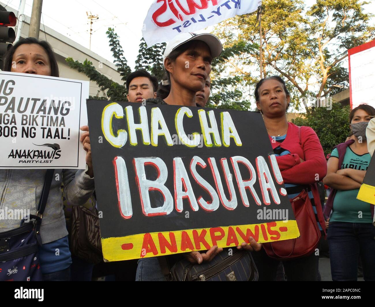 Manila, Philippines. 22nd Jan, 2020. A protester hold a placard says that no to charter change during the demonstration.The Unyon ng mga Manggagawa sa Agrikultura called on the Filipino people to join the fight for genuine agrarian reform to deliver the ultimate justice for the victims of Mendiola Massacre, commemorating the 33rd year of the cold-blooded killing of the 13 farmers at the foot of Mendiola Bridge in Manila. Credit: SOPA Images Limited/Alamy Live News Stock Photo