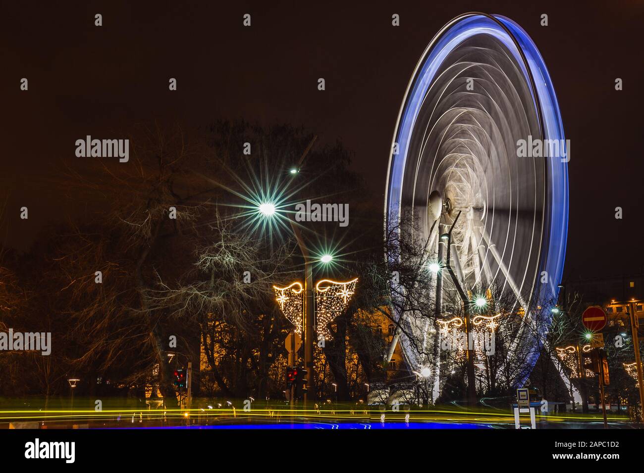 The famous Budapest Eye ferris wheel in Elisabeth square at Christmas ...