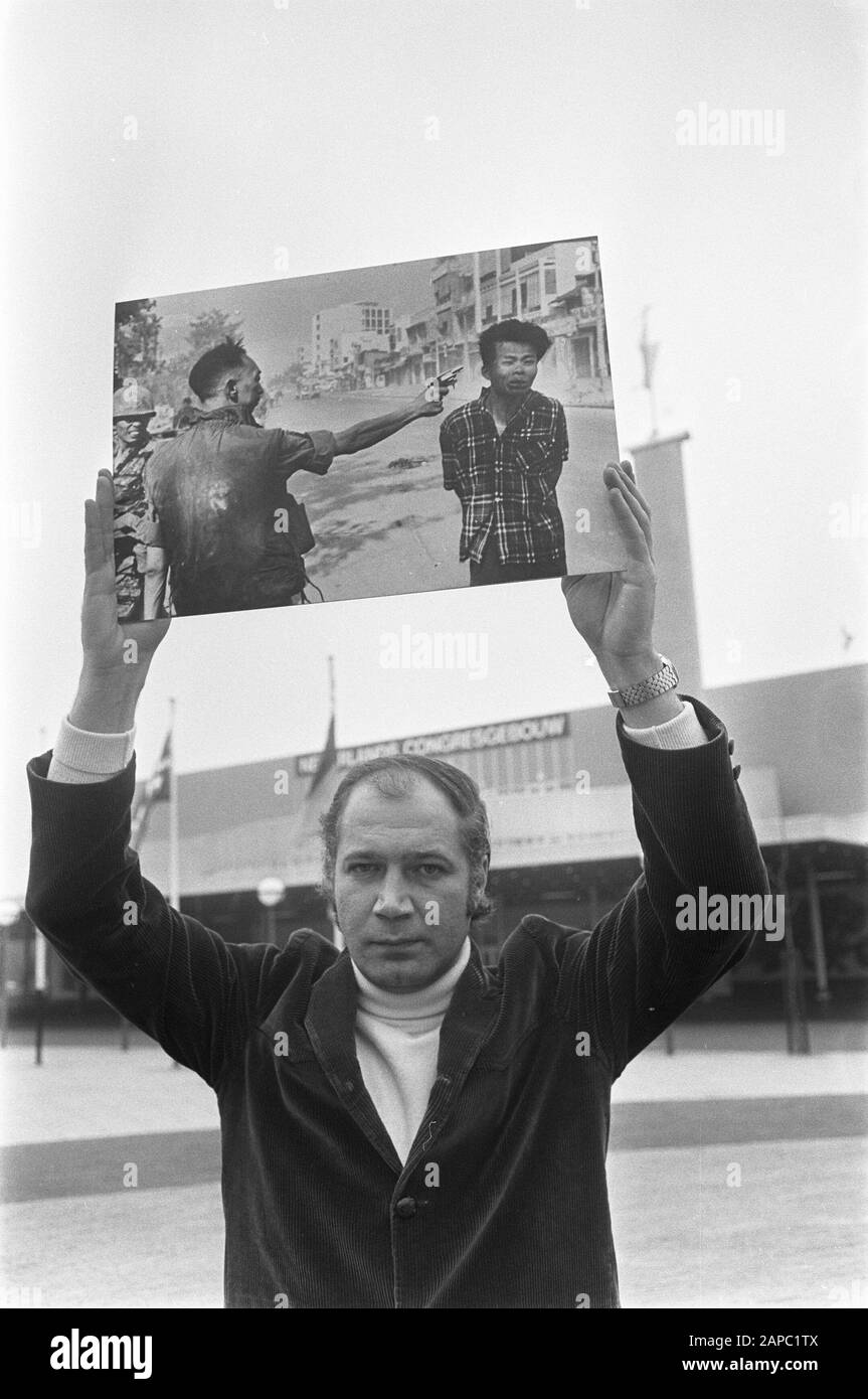 13th World Press Photo Edward T. Adams made best press photo E.T. Adams with his winning photo Street Corner Execution Date: March 14, 1969 Location: The Hague, Zuid-Holland Keywords: photographs, photography Personal name: Adams Edward T. Institution name: World Press Photo Stock Photo