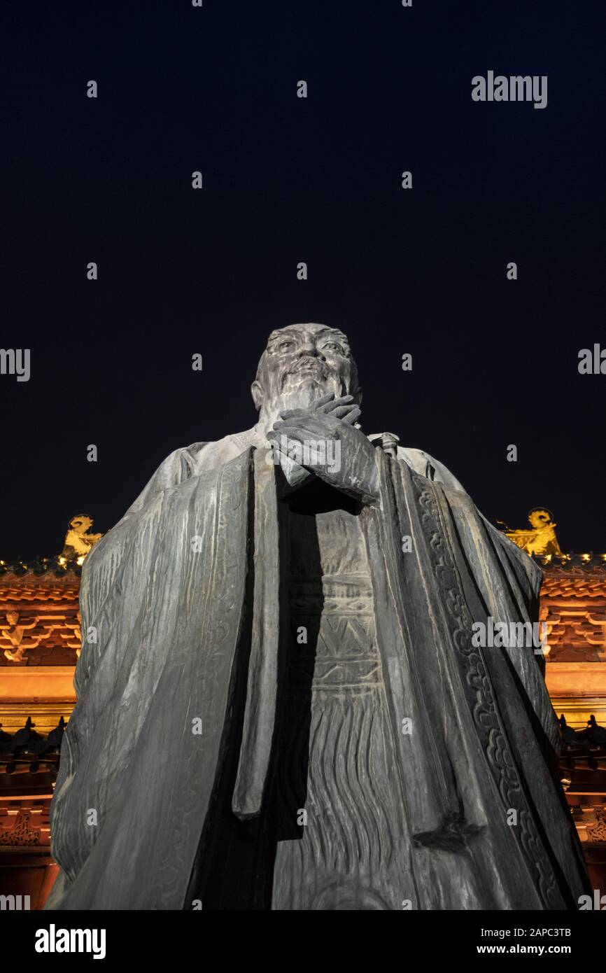 Asia, China, Jiangsu province, Nanjing. Statue of Confucius outside Stock Photo