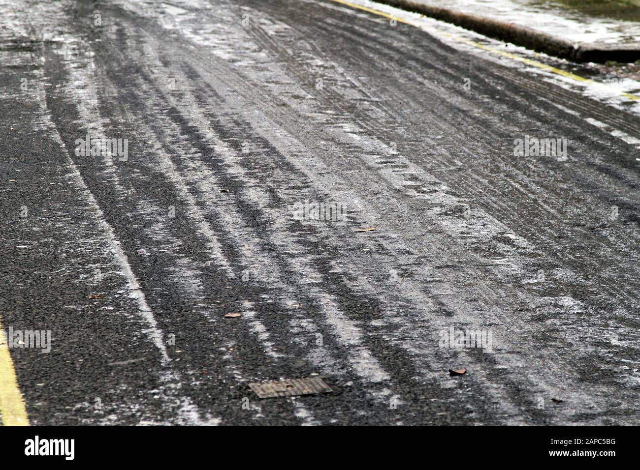 Freezing Roard Condition Freezing condition hi-res stock photography and images - Alamy