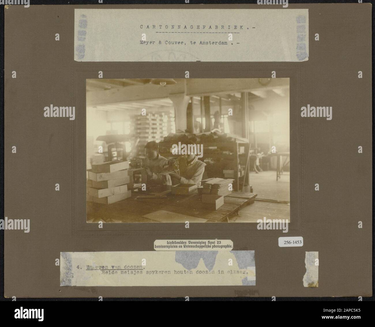 Cardboard date hi-res stock photography and images - Page 6 - Alamy, image size:1300x1133