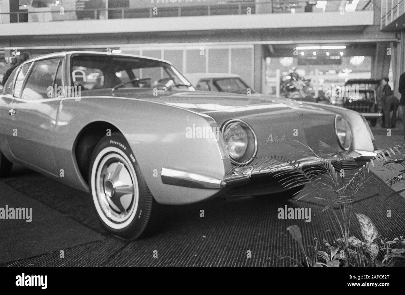 Avanti studebaker hi-res stock photography and images - Alamy