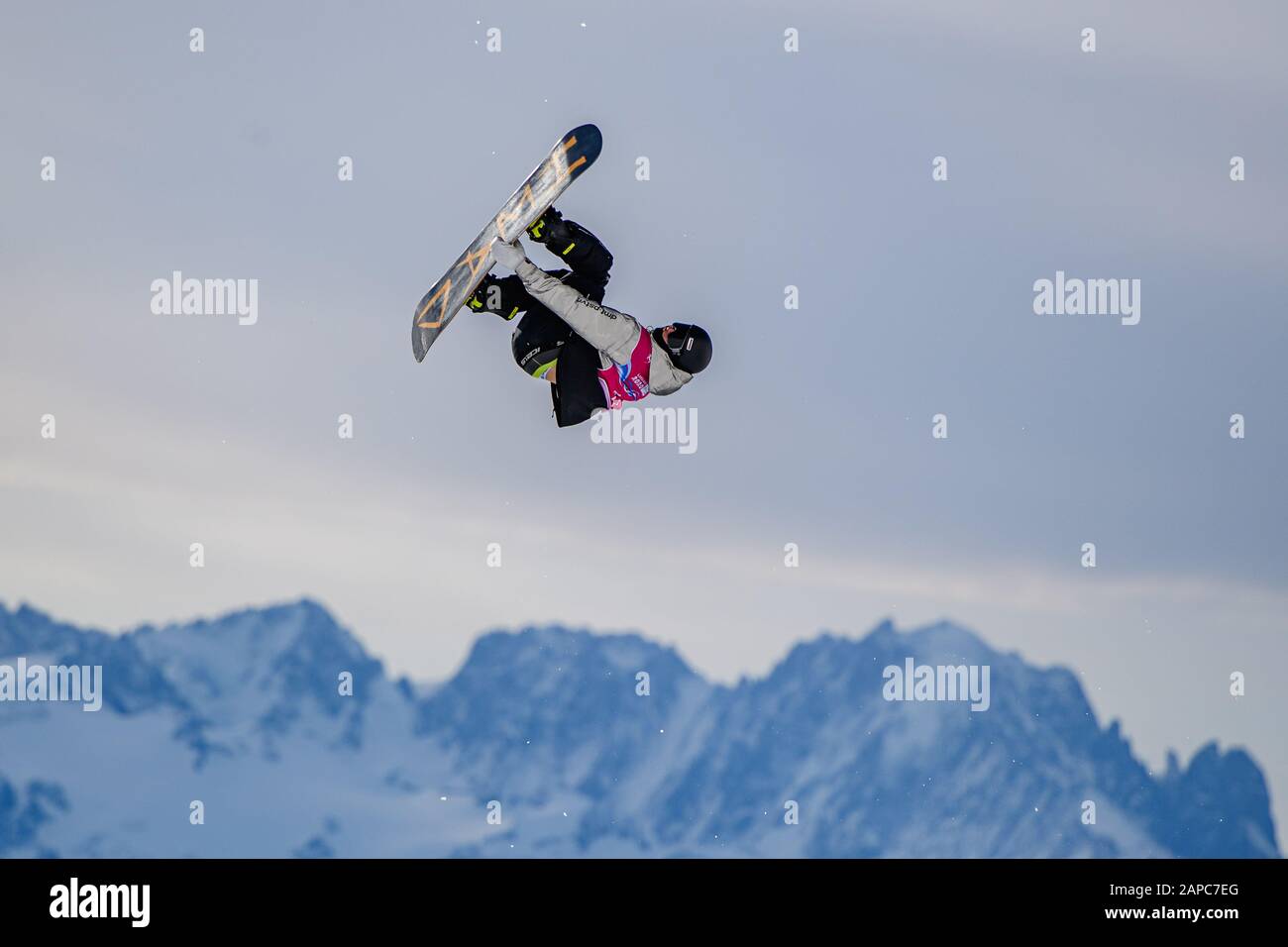 LAUSANNE, SWITZERLAND. 22th, Jan 2020. STROHMEYER Till (GER) competes in the Snowboard: Men's Big Air competitions during the Lausanne 2020 Youth Olympic Games at Leysin Park & Pipe on Wednesday, 22 January 2020. LAUSANNE, SWITZERLAND. Credit: Taka G Wu/Alamy Live News Stock Photo