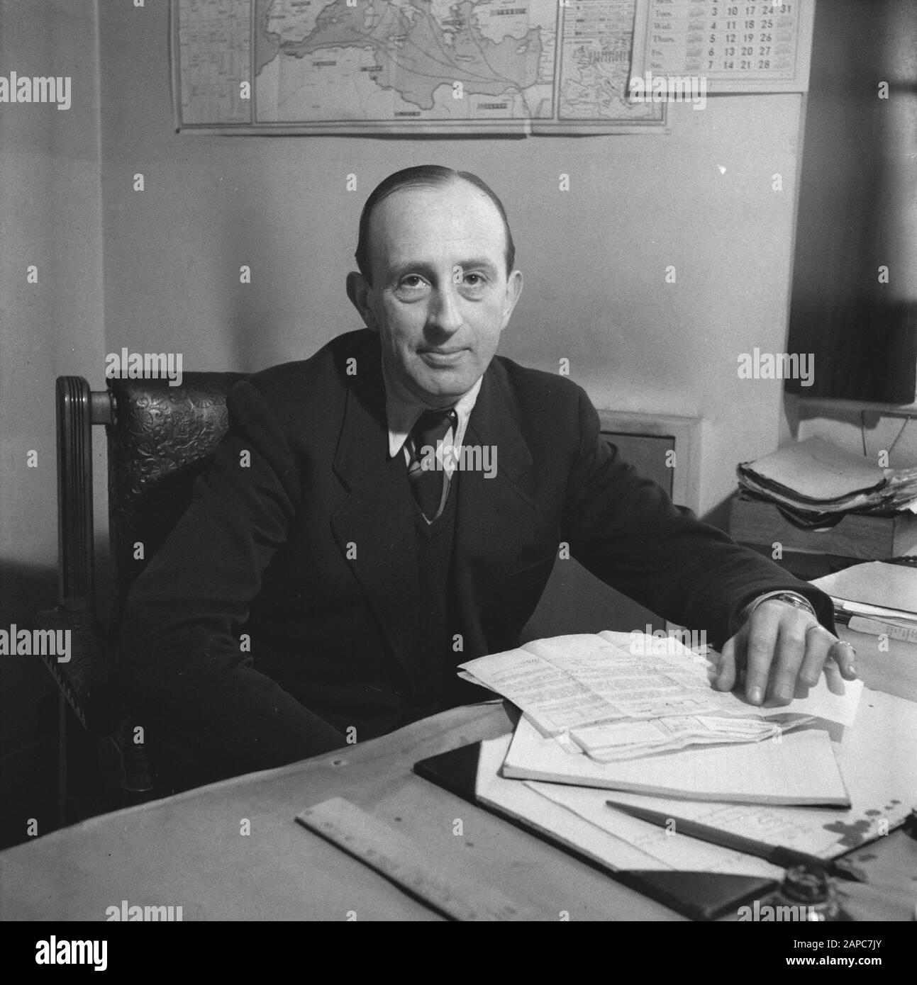 Diplomats at work 1940s hi-res stock photography and images - Alamy