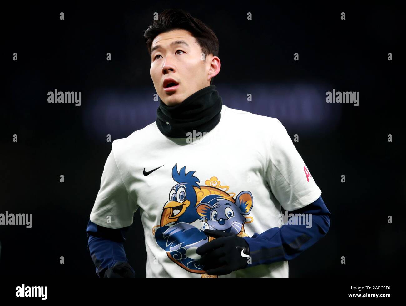 tottenham hotspur pre match shirt
