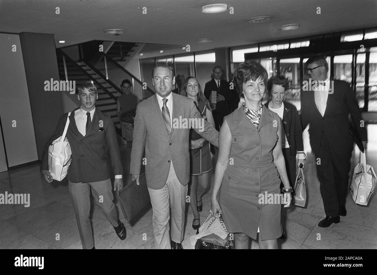 Arrival astronaut James Lovell (USA) with wife and 2 children at Schiphol Date: August 21, 1969 Keywords: SPEES, Children, arrivals, astronauts Personal name: James Lovell Stock Photo