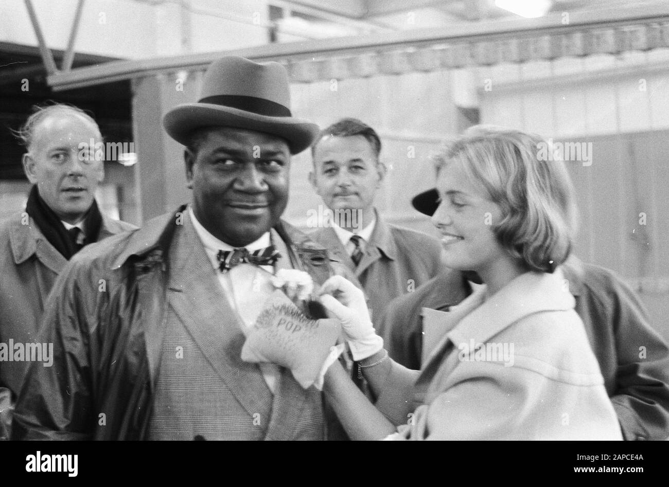 Arrival Minister of Finance from Liberia Charles D. Sherman at Shiphol to attend the YMCA conference Date: August 12, 1960 Location: Schiphol Keywords: arrivals, ministers, airports Personal name: Sherman, Charles D. Institution name: Schiphol Stock Photo