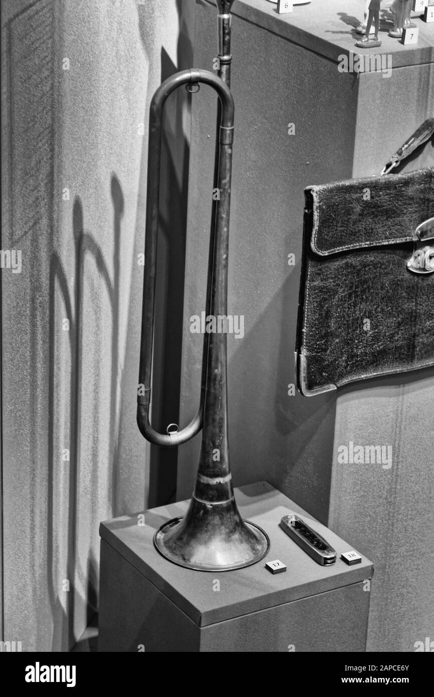 Photo old horn, pioneer horn Stock Photo Alamy