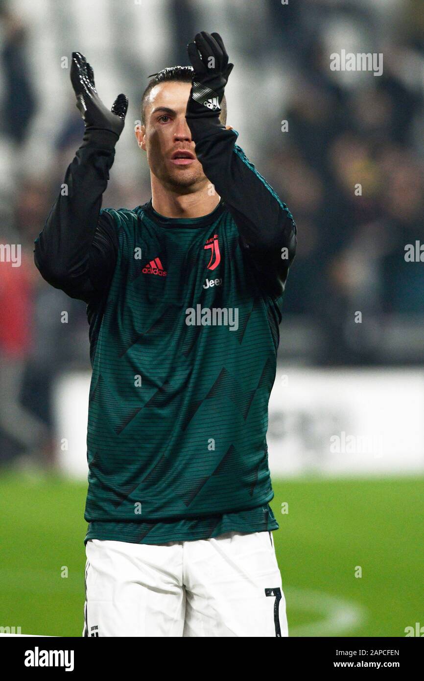 cr7 football gloves