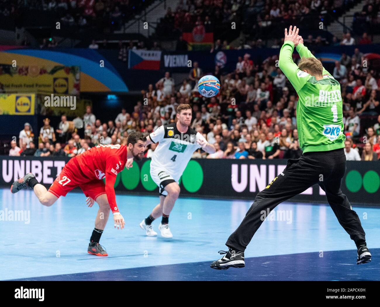 Wien, Austria. 22nd Jan, 2020. Handball: European Championship, Czech Republic - Germany, main round, group 1, 4th day of play, in the Vienna Stadthalle. Germany's goalkeeper Johannes Bitter (r) parries a seven-meter throw by Ondrej Zdrahala from the Czech Republic, followed by Germany's Johannes Golla. Credit: Robert Michael/dpa-Zentralbild/dpa/Alamy Live News Stock Photo