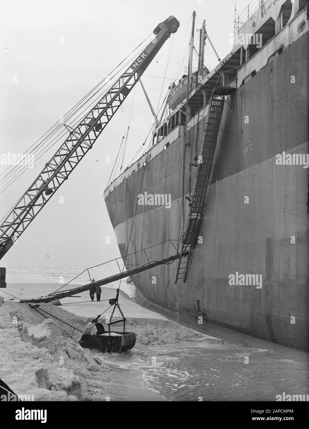 De Katwings soon smooth digging of trench Date: 11 January 1955 Stock ...