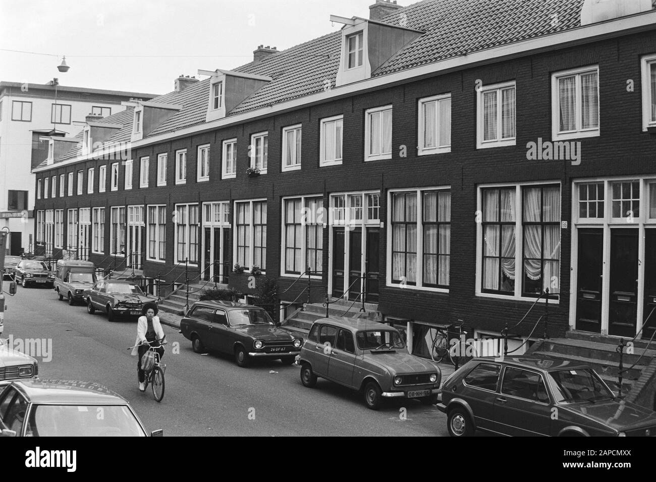 Number of houses already restored at the Hedge Kadijk in Amsterdam that are listed Date: September 1, 1980 Location: Amsterdam, Noord-Holland Keywords: restorations, housing Stock Photo