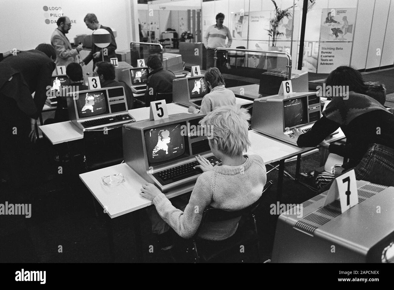 Educational exhibition Schools for 2000 in Utrecht Description: Geography with the computer Date: April 6, 1983 Location: Utrecht (prov), Utrecht (city) Keywords: computers, lessons, education, educational innovations, exhibitions Stock Photo