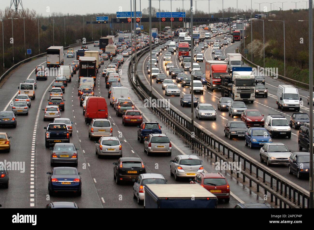 Easter getaway 2008 on one the busiest motorway junctions in the U.K. where the M25 joins the M4 near Heathrow Airport. Stock Photo