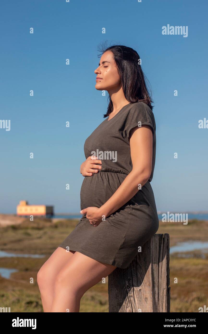 Maternity Photos. Lots of ideas with husband and single mom. Different  theme… | Maternity photography poses outdoors, Maternity photography  couples, Maternity poses