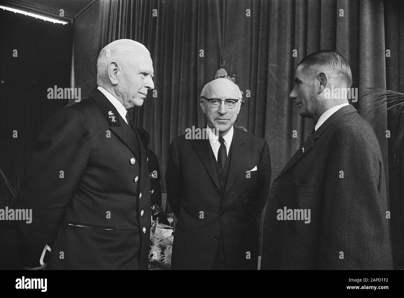 Farewell reception fire commander Riedel; v.l.n.r. Riedel, Samkalsen ...