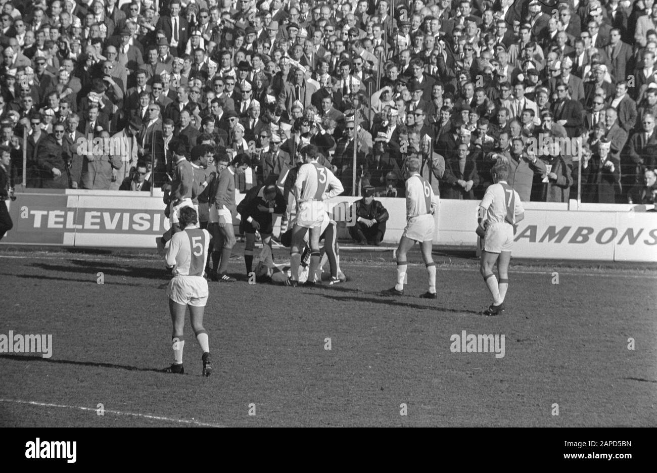 Ajax against Benfica 3-0, decision match quarterfinals European Cup I in Paris game moments (from high point of view) Date: March 5, 1969 Location: France, Paris Keywords: sport, football Institution name: Benfica Stock Photo