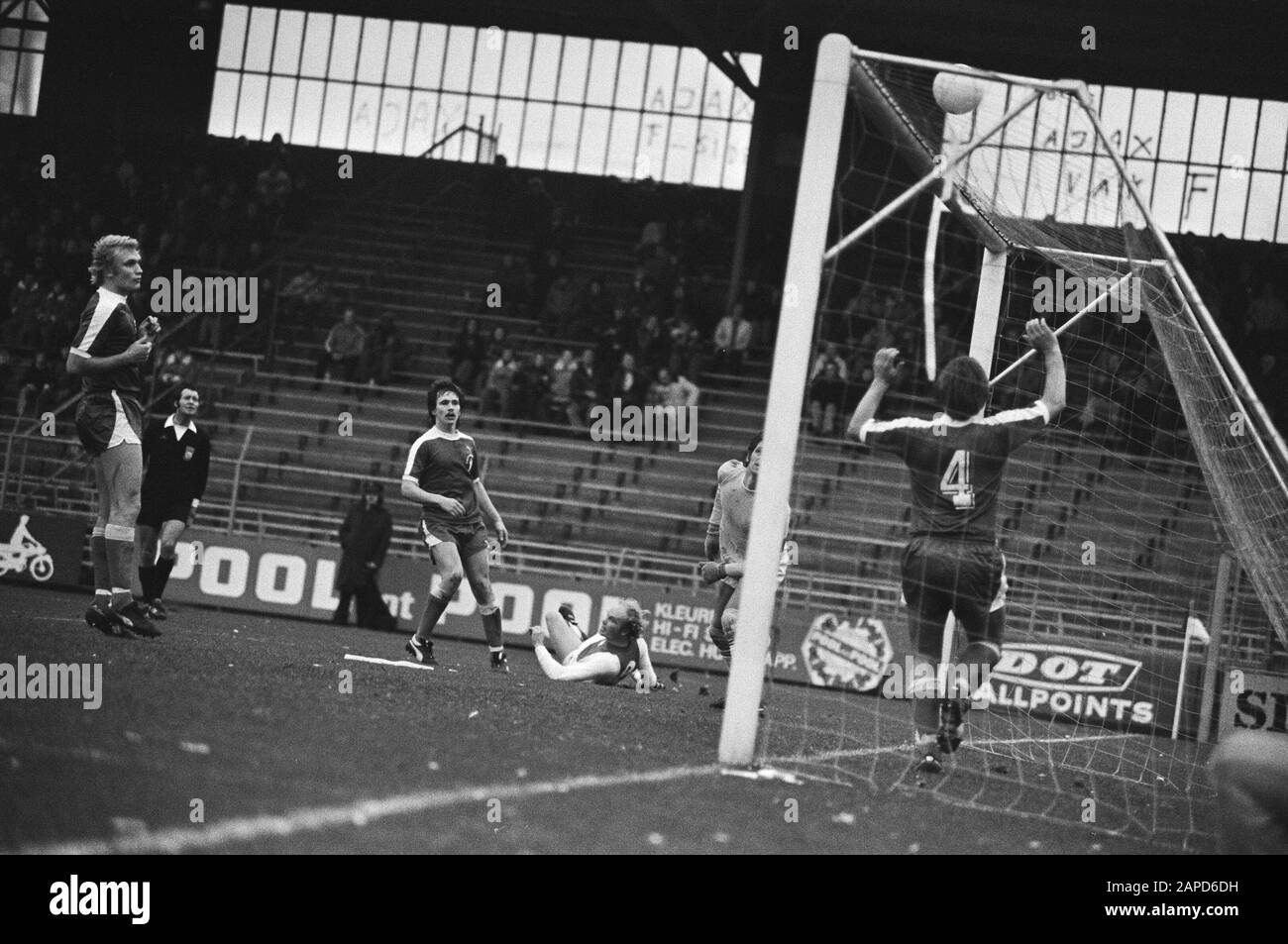 28 november 1976 hires stock photography and images Alamy
