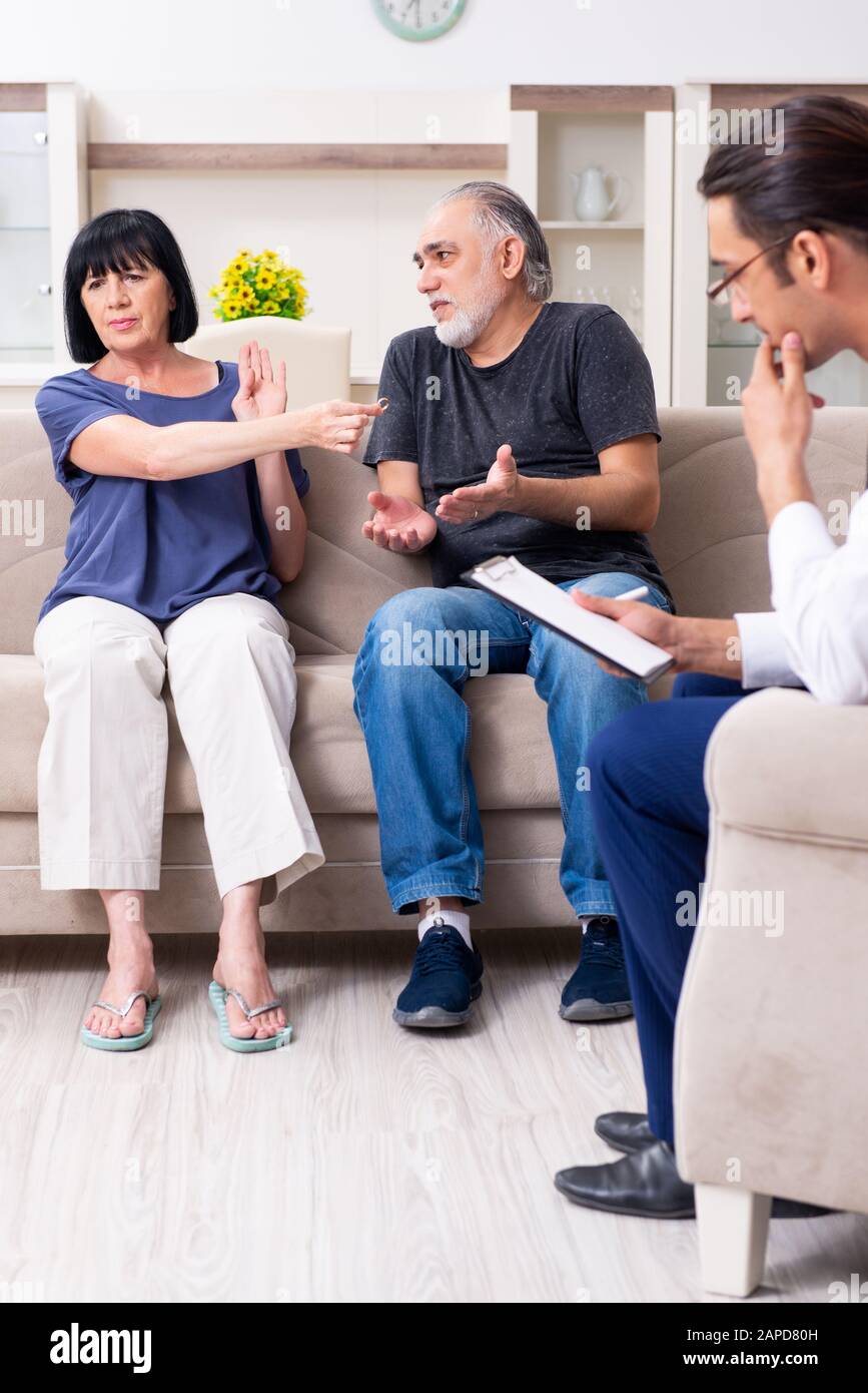 Geriatric psychiatrist hires stock photography and images Alamy
