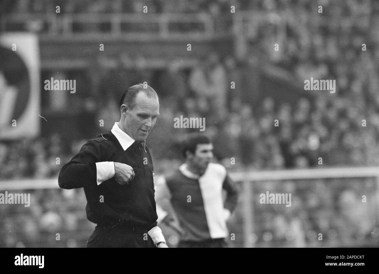 Referee lou van ravens hires stock photography and images Alamy