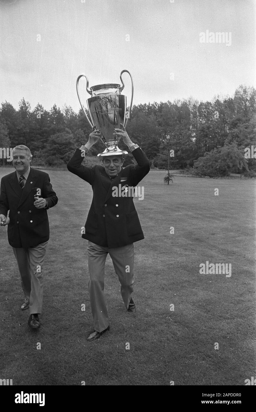 Reception of the Ajax players in The Hague by the cabinet after winning the Europacup-1 final Description: Ajax President Jaap van Praha with the cup Date: 3 June 1972 Location: The Hague, Zuid-Holland Keywords: awards, sports awards, football, chairmen Personal name: Prague, Jaap van Stock Photo