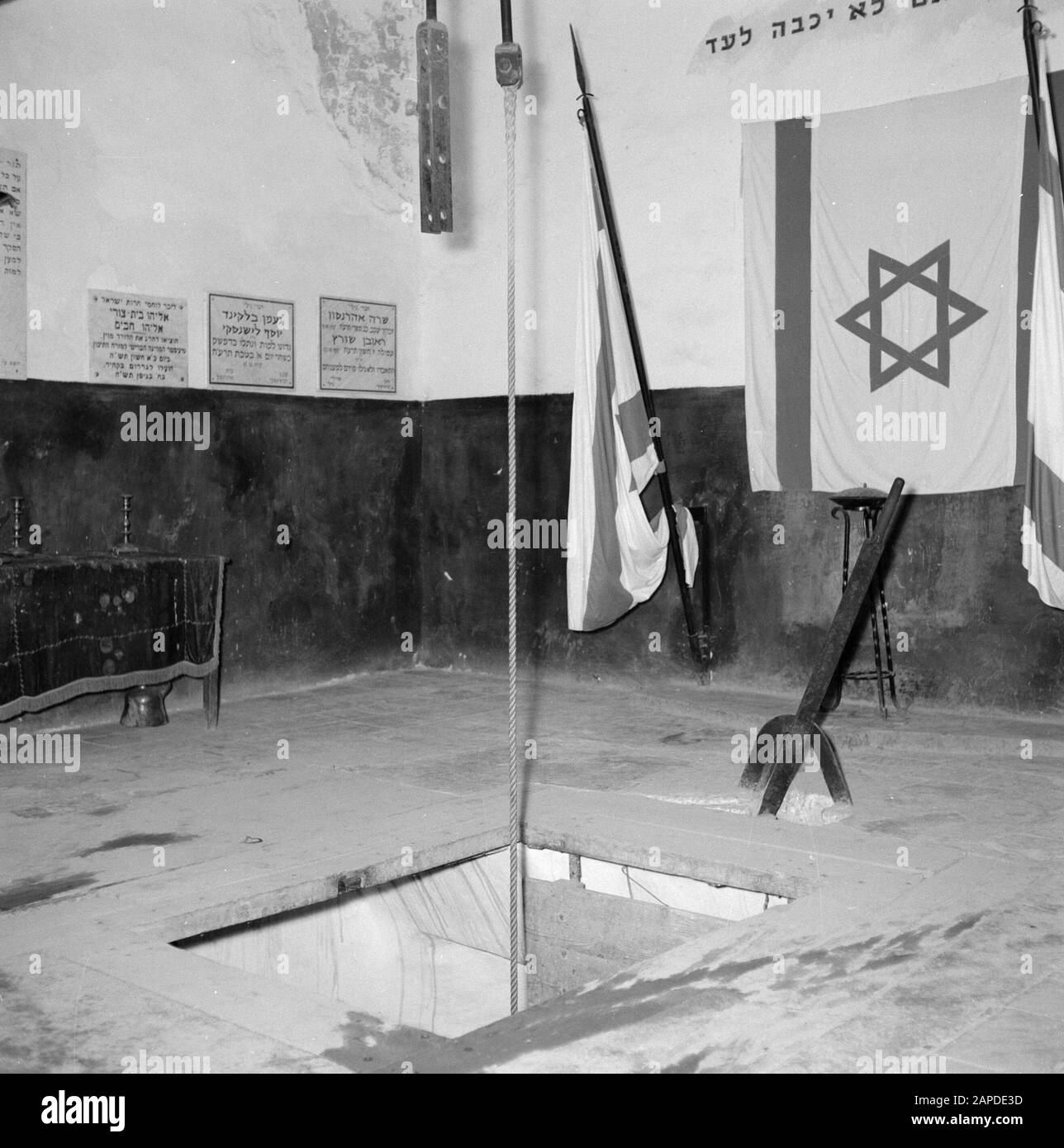 Israel 1964-1965: Akko (Acre), Citadel-prison Description: Akko, citadel. Execution room with gallows and trapdoor. Here, nine members of the Jewish resistance were executed by the British Annotation: A citadel is a (often star-shaped) fortification that dominates a fortified city and makes itself defensible. When the British conquered Akko, they made various changes to the building. They turned the whole building into the central prison of Palestine. After the establishment of the State of Israel became the prison a psychiatric hospital Date: 1964 Location: Acre, Israel Keywords: doors, execu Stock Photo