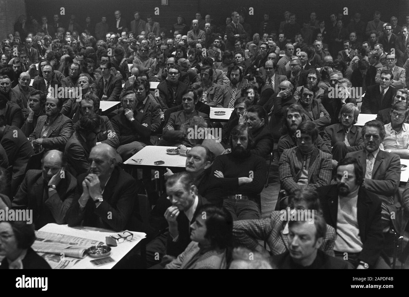 Crowded Room Black And White Stock Photos Images Alamy